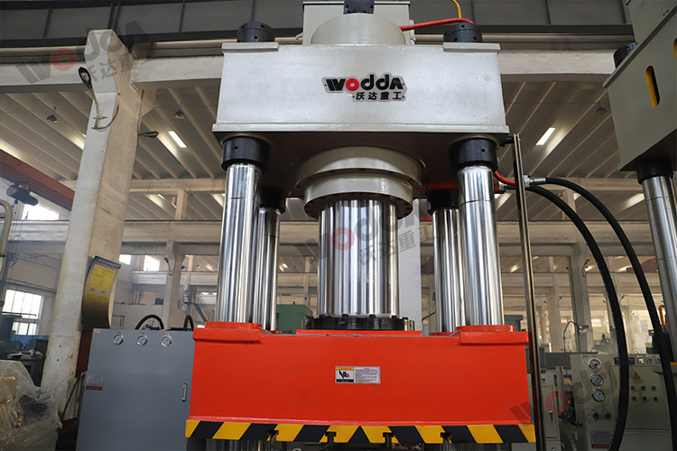 500噸動(dong)力電池電芯鋁殼(ke)拉伸液壓機機身(shen) 500噸動力電池電芯(xin)鋁殼拉伸液壓機(jī)機身