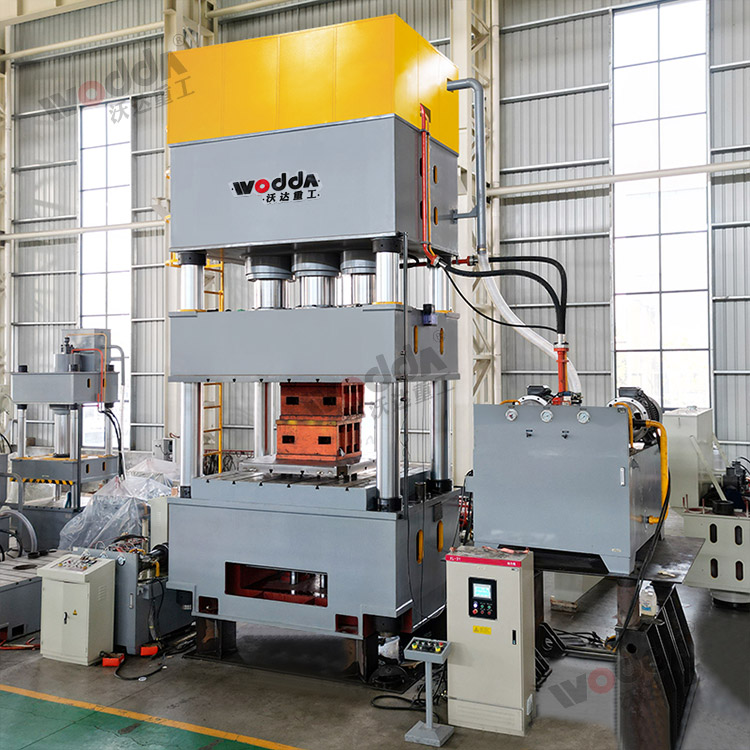 1500噸多(duō)頂杆拉伸機(ji)現場圖 1500噸多(duō)頂杆拉伸機(ji)現場圖