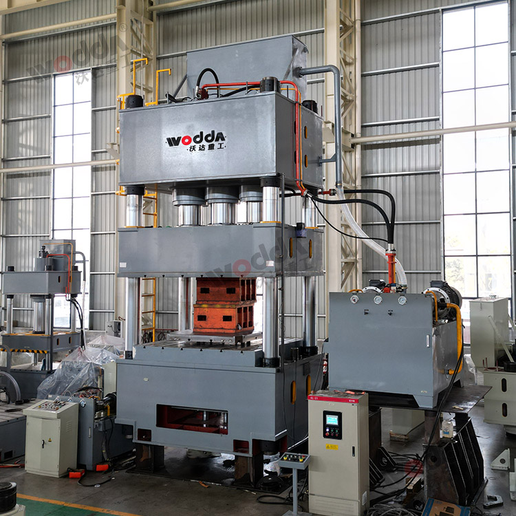 1500噸多頂杆拉(la)伸液壓機側(cè)視圖 1500噸多頂(ding)杆拉伸液壓(ya)機側視圖