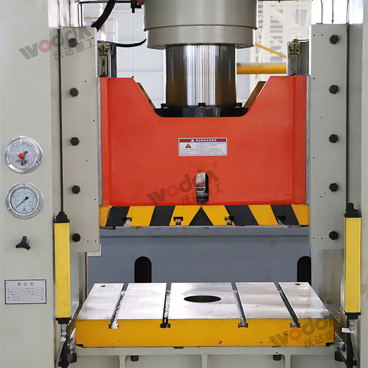 200噸(dūn)框架式液(yè)壓機(活塞(sai)與工作台(tai)).jpg 200噸框架式(shì)液壓機(活(huó)塞與工作(zuo)台).jpg