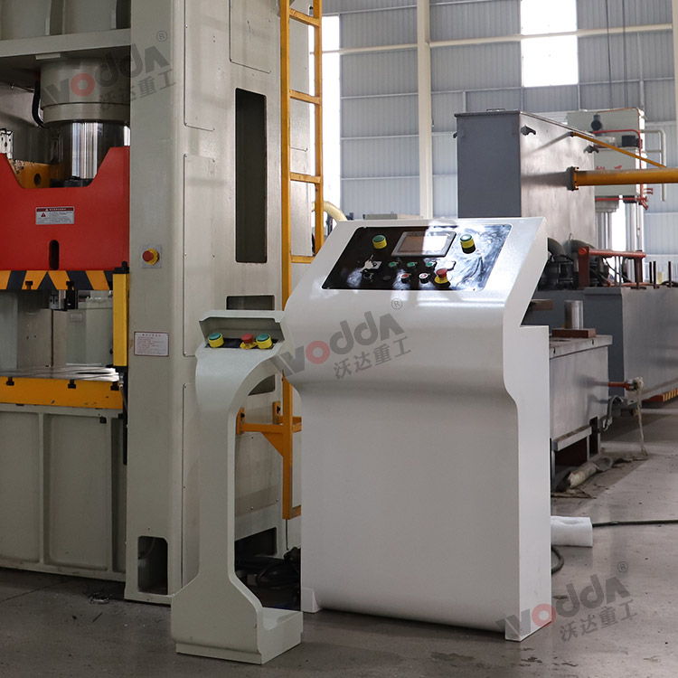 200噸框架(jià)式液壓機(jī)(移動控制(zhì)台與電氣(qì)面闆).jpg 200噸框(kuang)架式液壓(ya)機(移動控(kong)制台與電(diàn)氣面闆).jpg