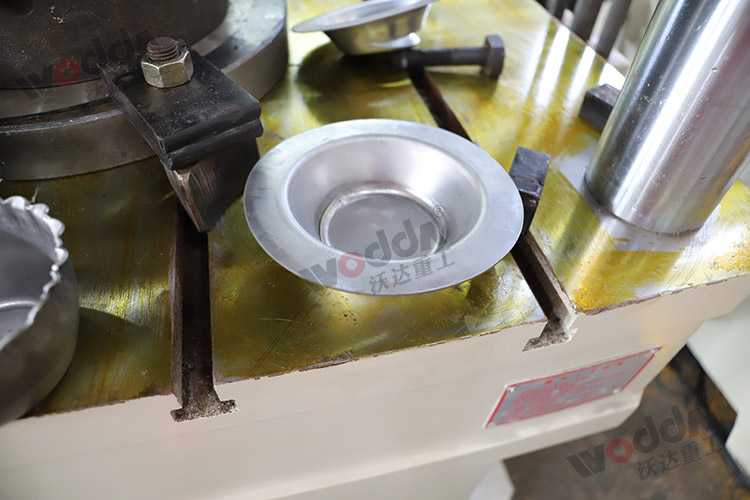 200噸(dūn)液壓機加(jia)工金屬托(tuō)盤成品.jpg 200噸(dūn)液壓機加(jiā)工金屬托(tuo)盤成品.jpg