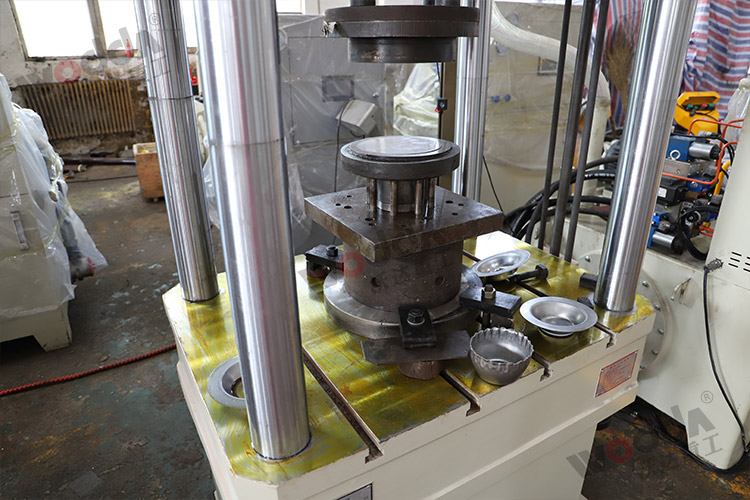 200噸(dun)金屬托盤(pán)拉伸液壓(yā)機(模具1) 200噸(dun)金屬托盤(pan)拉伸液壓(yā)機(模具1)