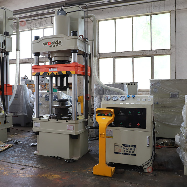 200噸金(jin)屬托盤拉(lā)伸液壓機(ji)(圖2).jpg 200噸金屬(shu)托盤拉伸(shen)液壓機(圖(tú)2).jpg