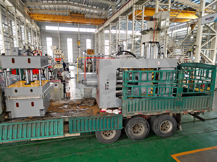 250噸(dūn)框架式拉(lā)伸液壓機(ji)發貨