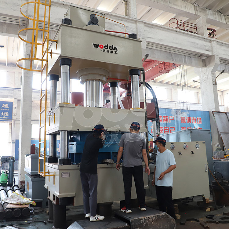 500噸不鏽(xiu)鋼水箱液壓機(圖(tú)1) 500噸不鏽鋼水箱液(yè)壓機(圖1)