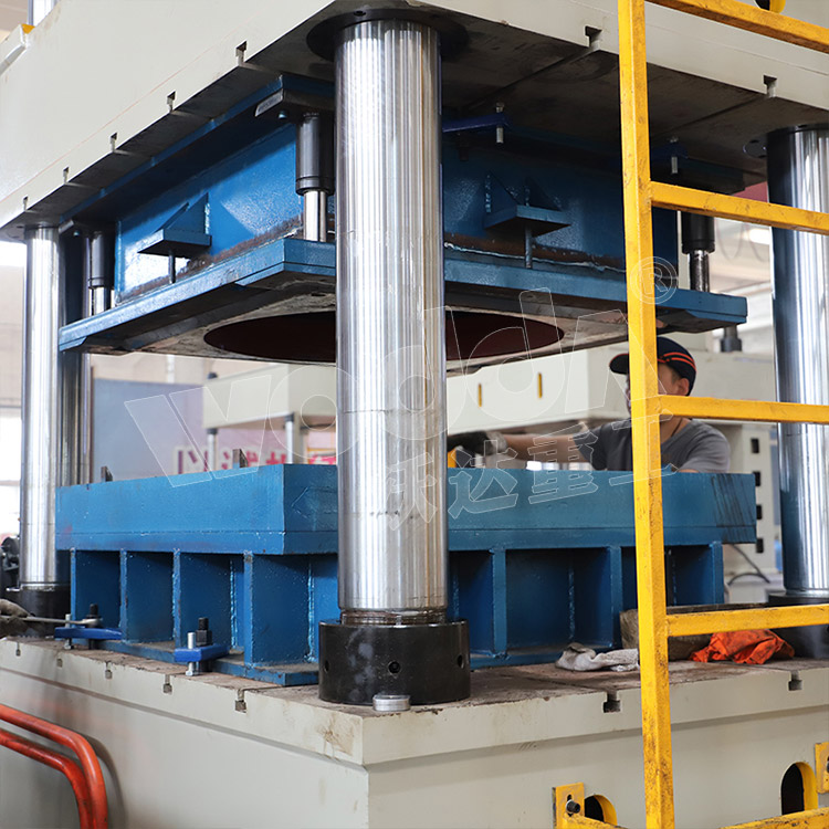500噸(dūn)不鏽鋼水箱液壓(yā)機(立柱) 500噸不鏽鋼(gāng)水箱液壓機(立柱(zhu))