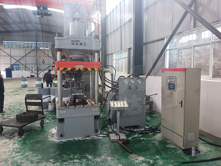 200噸封頭拉(lā)伸液壓機(圖3) 200噸(dun)封頭拉伸液壓(yā)機(圖3)