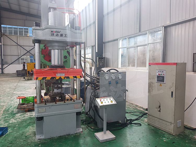 200噸封頭拉(la)伸液壓機(圖4) 200噸(dūn)封頭拉伸液壓(ya)機(圖4)