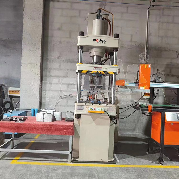 100噸(dun)不鏽鋼廚(chu)具拉伸液(ye)壓機 100噸不(bú)鏽鋼廚具(ju)拉伸液壓(ya)機