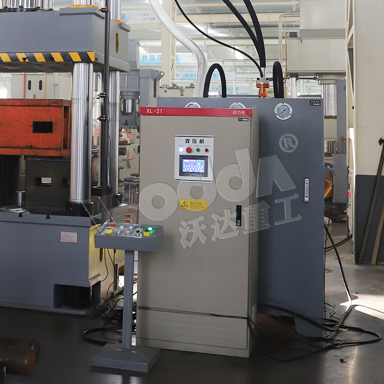 630噸液(ye)壓機伺服動(dòng)力櫃、移動工(gōng)作台 630噸液壓(ya)機伺服動力(lì)櫃、移動工作(zuo)台