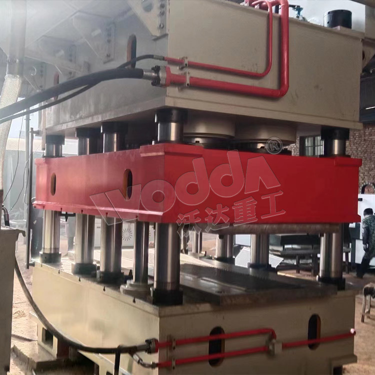 3000噸鋼木門壓(yā)花機客戶現(xiàn)場 3000噸鋼木門(mén)壓花機客戶(hù)現場