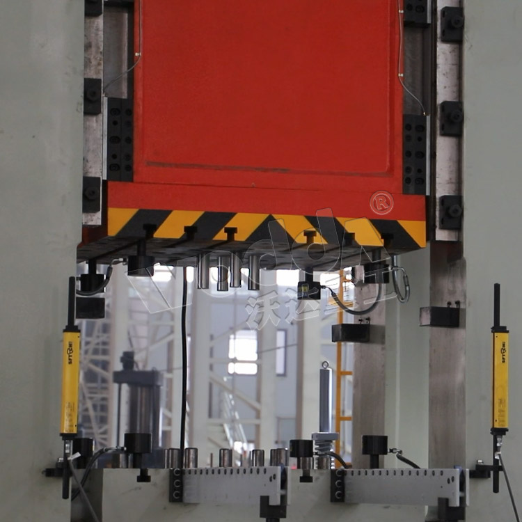 630噸(dūn)框架液壓機（液壓(yā)墊）