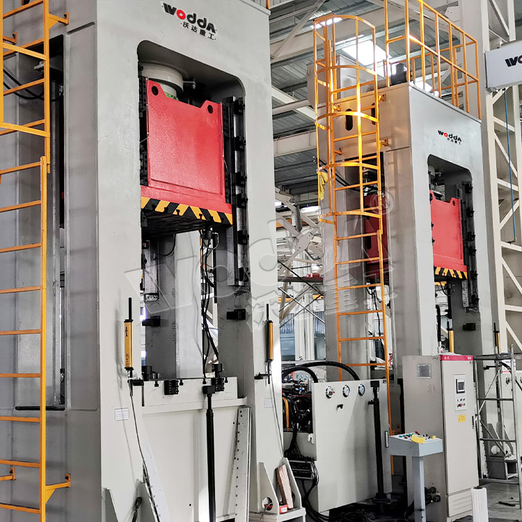 630噸框架液(yè)壓機（兩台）