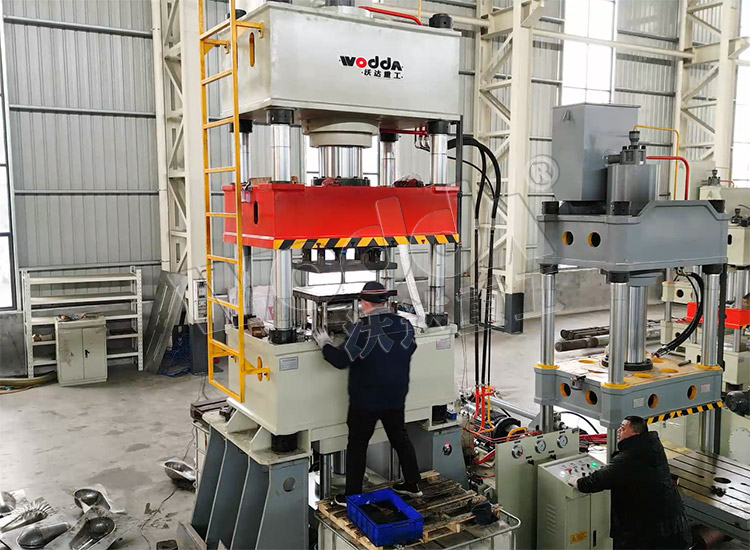 315噸(dūn)不鏽鋼蹲(dun)便器拉伸(shēn)液壓機 315噸(dūn)不鏽鋼蹲(dūn)便器拉伸(shen)液壓機