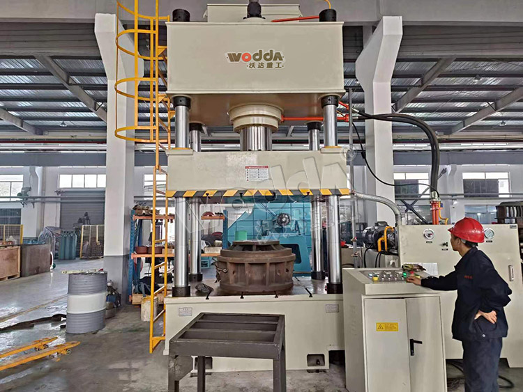 315噸(dun)汽車輪毂拉伸成(cheng)型液壓機 315噸汽車(che)輪毂拉伸成型液(yè)壓機