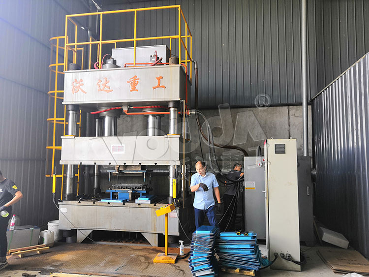 500噸不鏽鋼(gang)托盤拉伸成(chéng)型液壓機 500噸(dun)不鏽鋼托盤(pán)拉伸成型液(ye)壓機