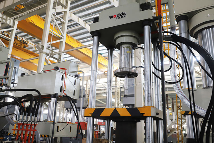 汽車濾(lǜ)清器外殼(ke)拉伸液壓(yā)機打料缸(gang) 汽車濾清(qing)器外殼拉(lā)伸液壓機(ji)打料缸