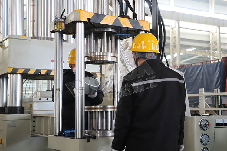 汽(qi)車濾清器(qi)外殼拉伸(shen) 汽車濾清(qing)器外殼拉(lā)伸