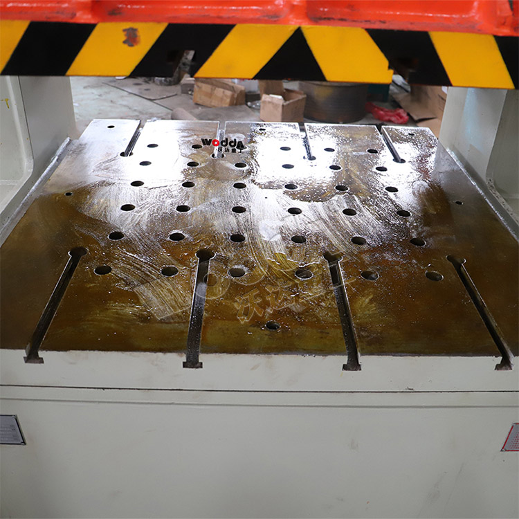 工作(zuo)台(液壓墊(nian)) 工作台(液(ye)壓墊)