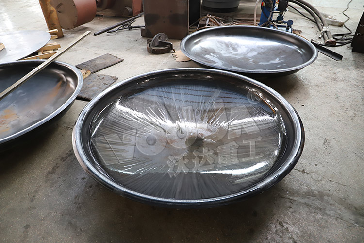 大型封(feng)頭 大型封(fēng)頭