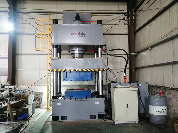 500噸不(bú)鏽鋼水箱成型(xing)液壓機 500噸不鏽(xiù)鋼水箱成型液(ye)壓機