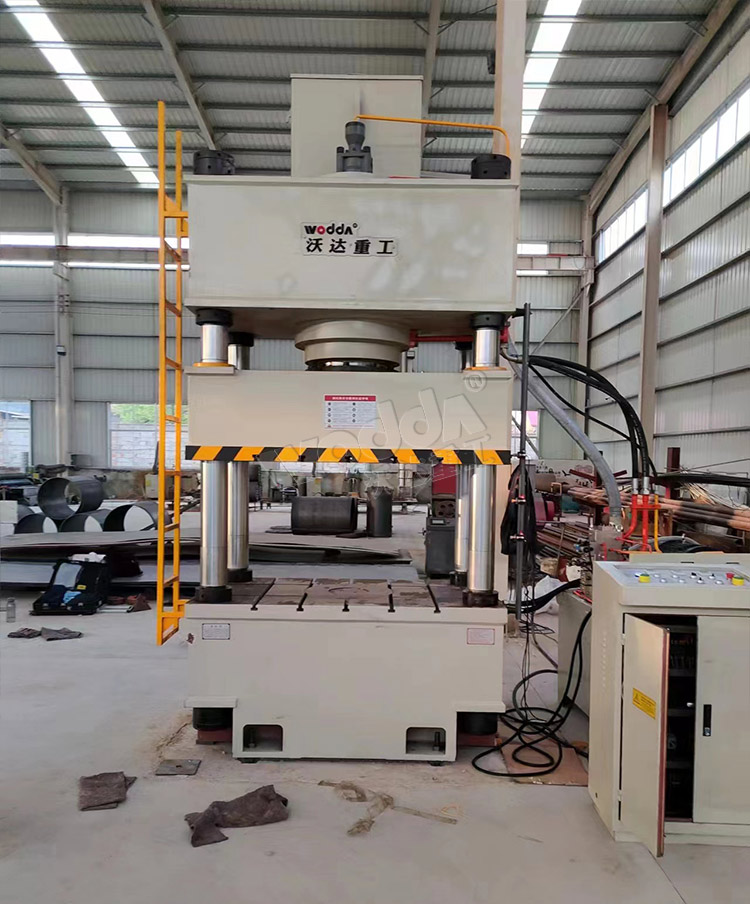 400噸不鏽鋼水(shuǐ)箱拉伸液壓機(ji) 400噸不鏽鋼水箱(xiāng)拉伸液壓機