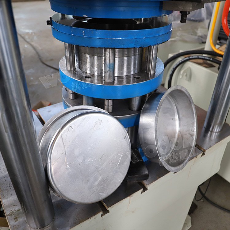 100噸四柱拉伸液壓(yā)機(模具) 100噸四柱拉(lā)伸液壓機(模具)