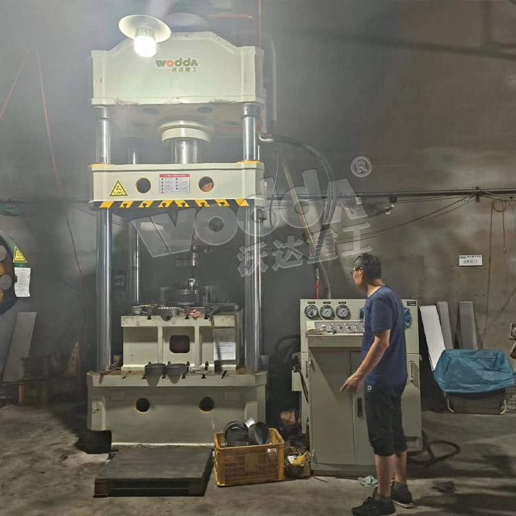 315噸上置(zhi)液壓墊拉伸(shēn)液壓機