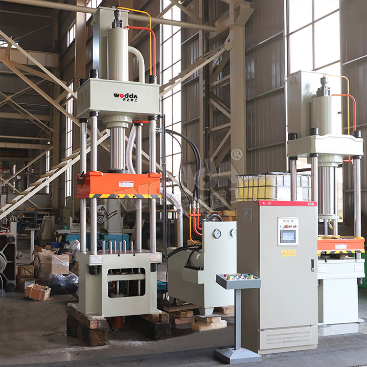 100噸伺服(fu)四柱拉伸(shen)液壓機 100噸(dūn)伺服四柱(zhù)拉伸液壓(yā)機