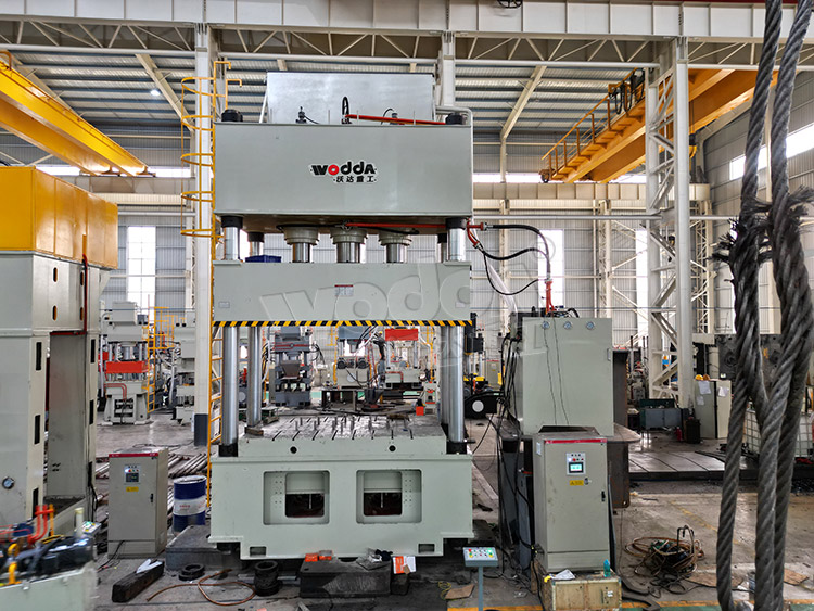 1000噸(dun)伺服拉(lā)伸液壓(yā)機.jpg 1000噸伺(si)服拉伸(shēn)液壓機(ji)