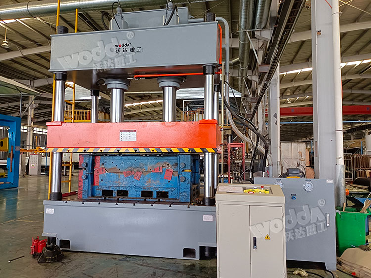 315噸汽車内飾熱(rè)壓成型液壓機(ji) 315噸汽車内飾熱(re)壓成型液壓機(jī)