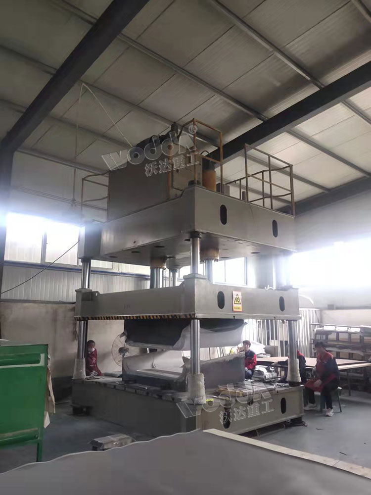 100噸汽車(che)頂棚内飾件模(mó)壓機 100噸汽車頂(dǐng)棚内飾件模壓(yā)機