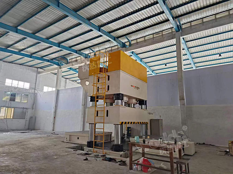 3000噸四(sì)柱壓力(lì)機 3000噸四(sì)柱壓力(li)機