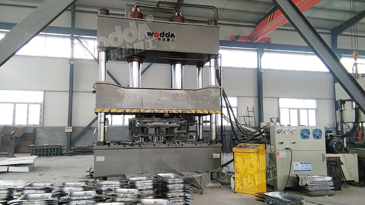 不鏽鋼水(shuǐ)槽拉伸液(yè)壓機 不鏽(xiù)鋼水槽拉(la)伸液壓機(jī)