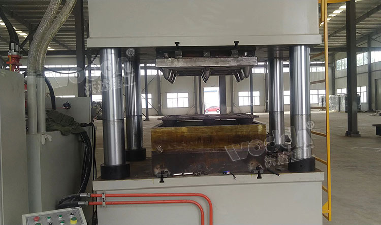 九腳塑料托盤(pan)模具 九腳塑料(liao)托盤模具