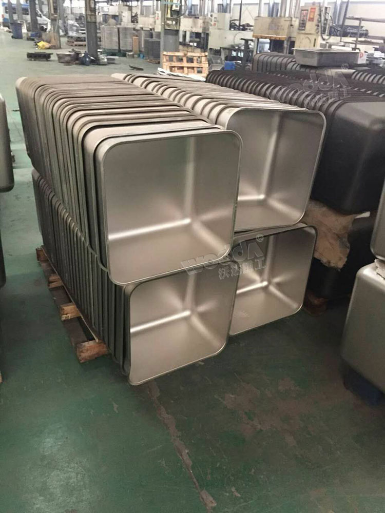 四(sì)柱液壓機(ji)拉伸不鏽(xiu)鋼水槽成(cheng)品 四柱液(yè)壓機拉伸(shen)不鏽鋼水(shuǐ)槽成品