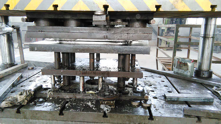 四柱液壓(yā)機整體拉(lā)伸不鏽鋼(gang)水槽 四柱(zhù)液壓機整(zheng)體拉伸不(bú)鏽鋼水槽(cáo)