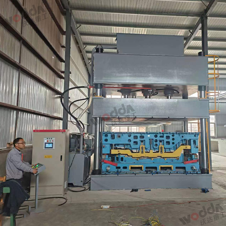 315噸汽車内(nei)飾件液壓機(jī) 315噸汽車内飾(shi)件液壓機