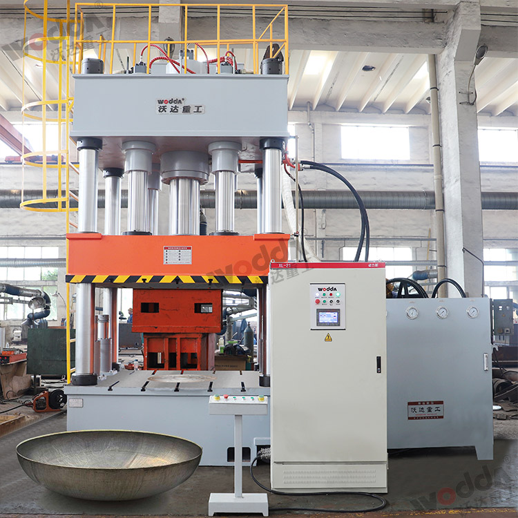 630噸封(feng)頭液壓機 630噸封(fēng)頭液壓機