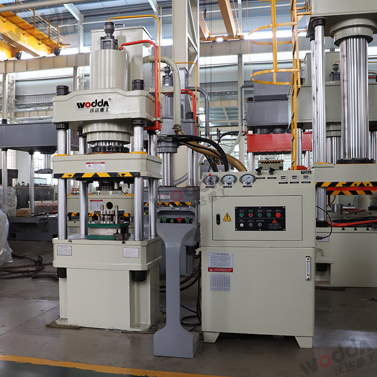 200噸下頂缸(gang)式拉伸液壓機(jī)整機（圖2）