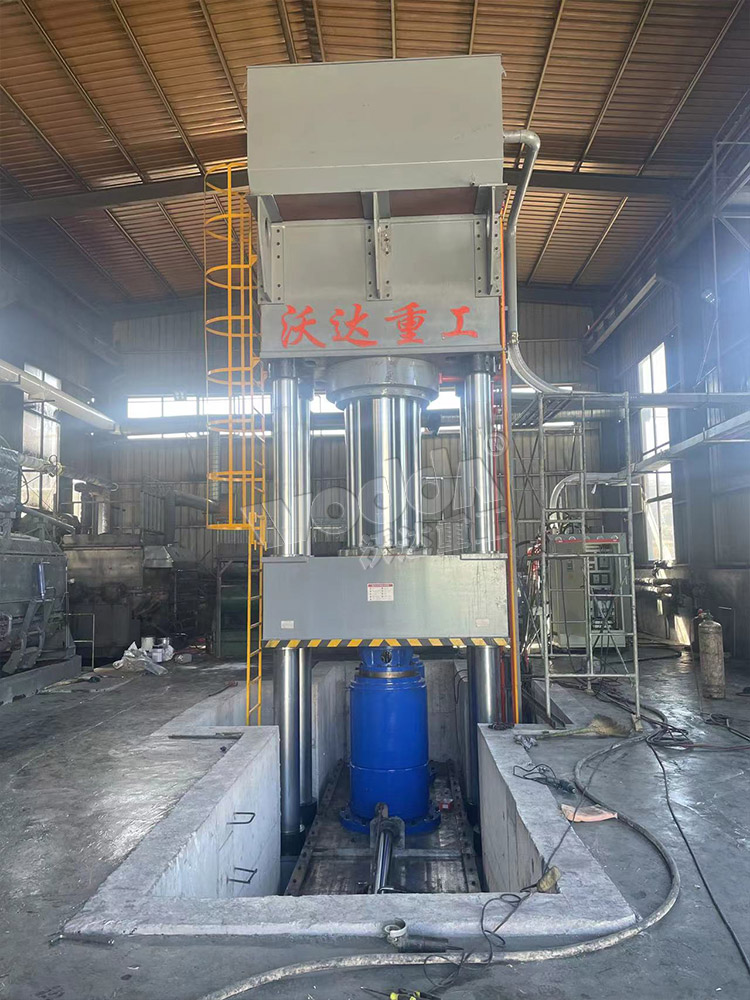 2000噸(dun)石墨坩埚(guō)成型液壓(ya)機多少錢(qian)一台