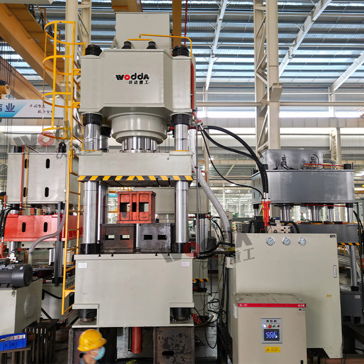 1000噸壓力(li)機車間實物