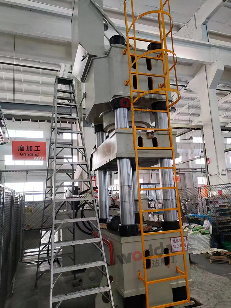 1000噸粉末(mò)成型液壓機