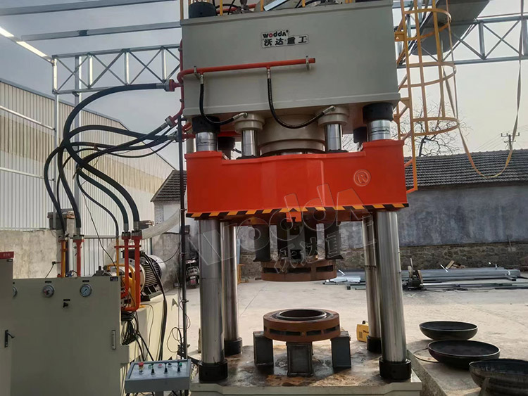 800噸封頭沖(chong)壓機 800噸封(feng)頭沖壓機(ji)