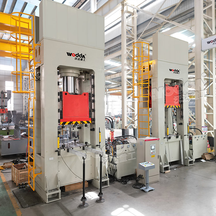 630噸(dun)框架式(shi)薄闆拉(lā)伸液壓(ya)機帶夾(jia)模器 630噸(dūn)框架式(shi)薄闆拉(lā)伸液壓(yā)機帶夾(jiá)模器