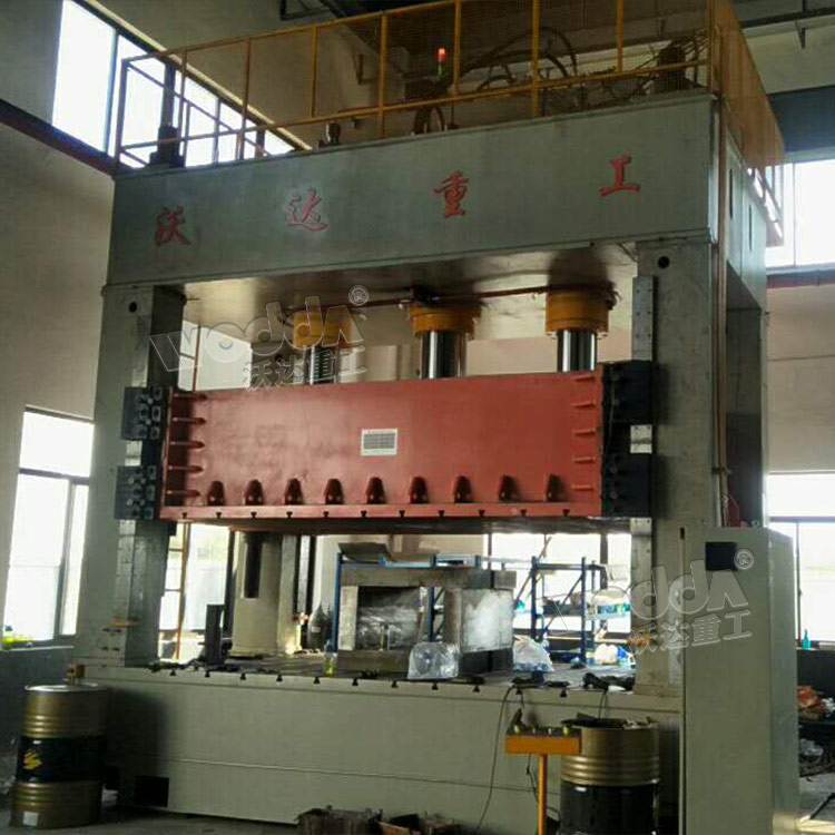 800噸框架式液(yè)壓機