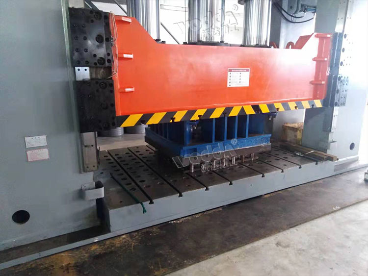 1000噸(dun)框架式液壓(yā)機工作台