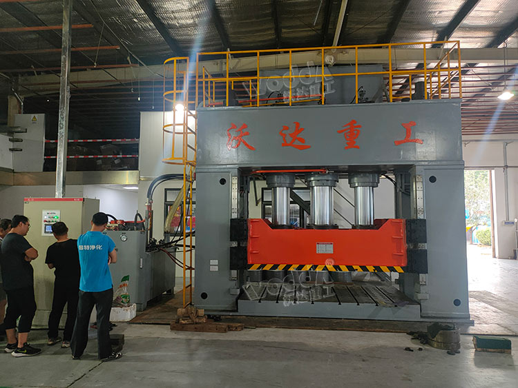 1000噸框架式(shì)薄闆拉伸液(yè)壓機