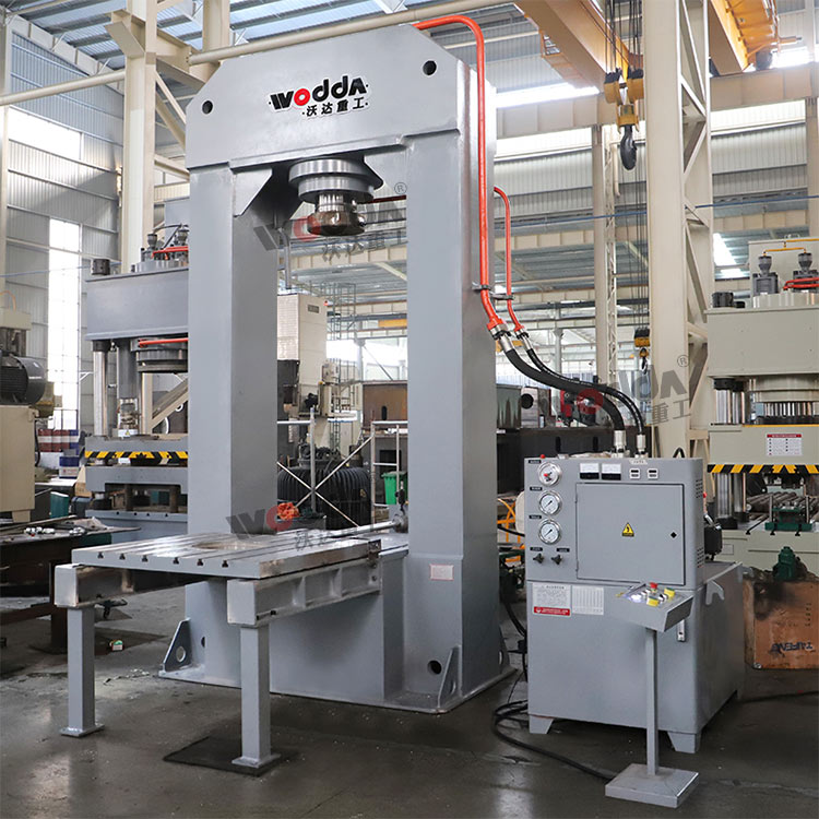 315噸(dūn)龍門式液(yè)壓機 315噸龍(lóng)門式液壓(ya)機